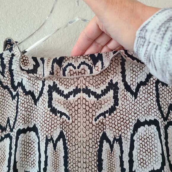 CAbi Snake Print Women's Blouse SZ Small Shirt French Cuff Career Style 3759 - Picture 11 of 14